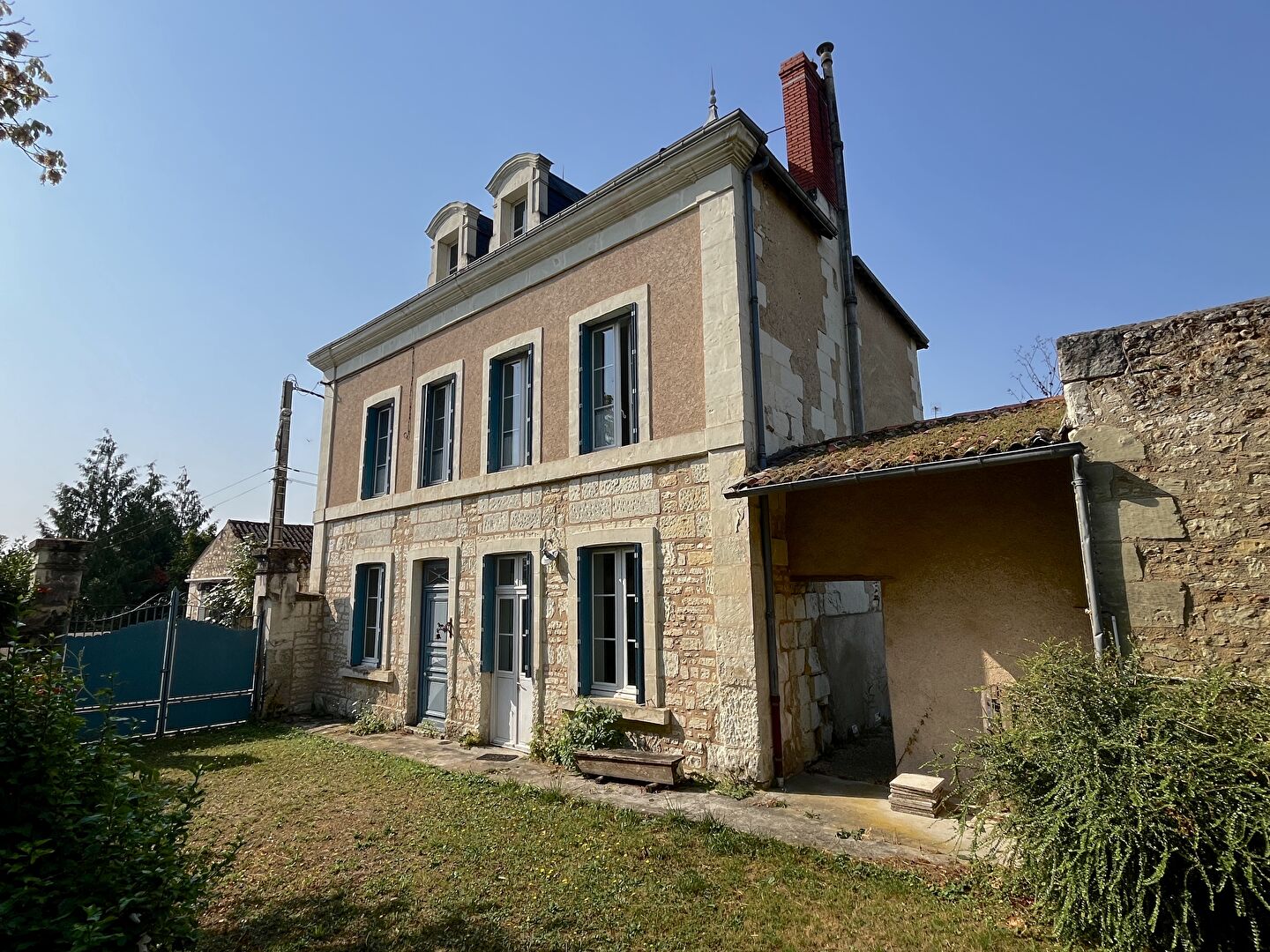 Maison 5 pièces 151 m² · à Naintre · 151 m² · 180 000 €