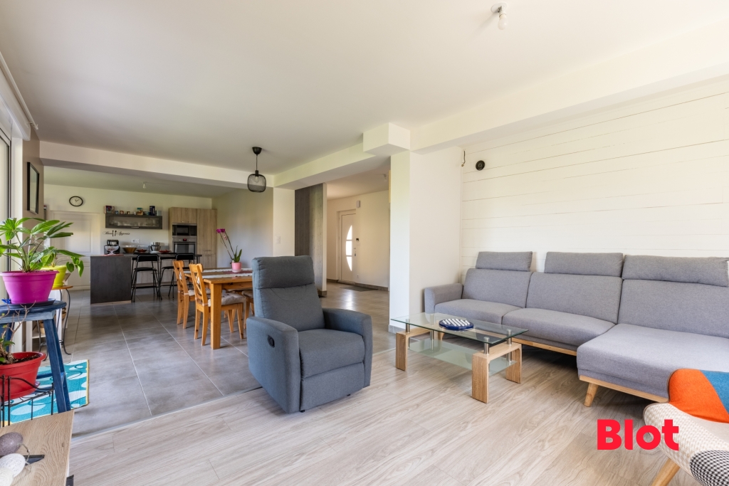 Maison 8 pièces 193 m² · à Saint-Pierre-la-Cour · 193 m² · 304 500 €