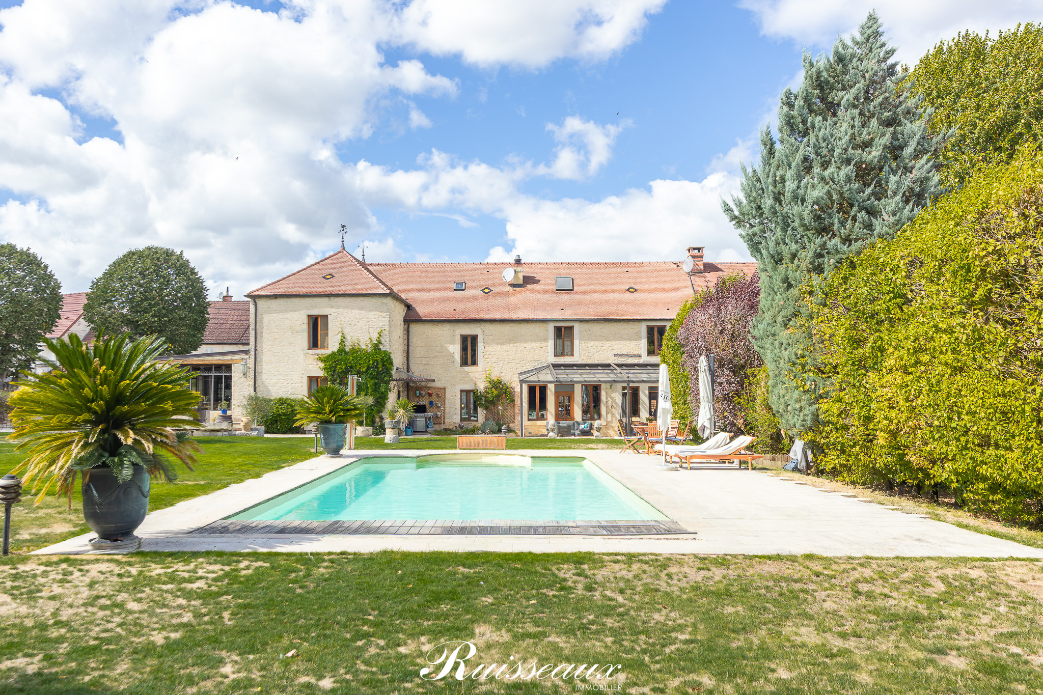 Maison 7 pièces 347 m² · à Villecomte · 347 m² · 1 260 000 €