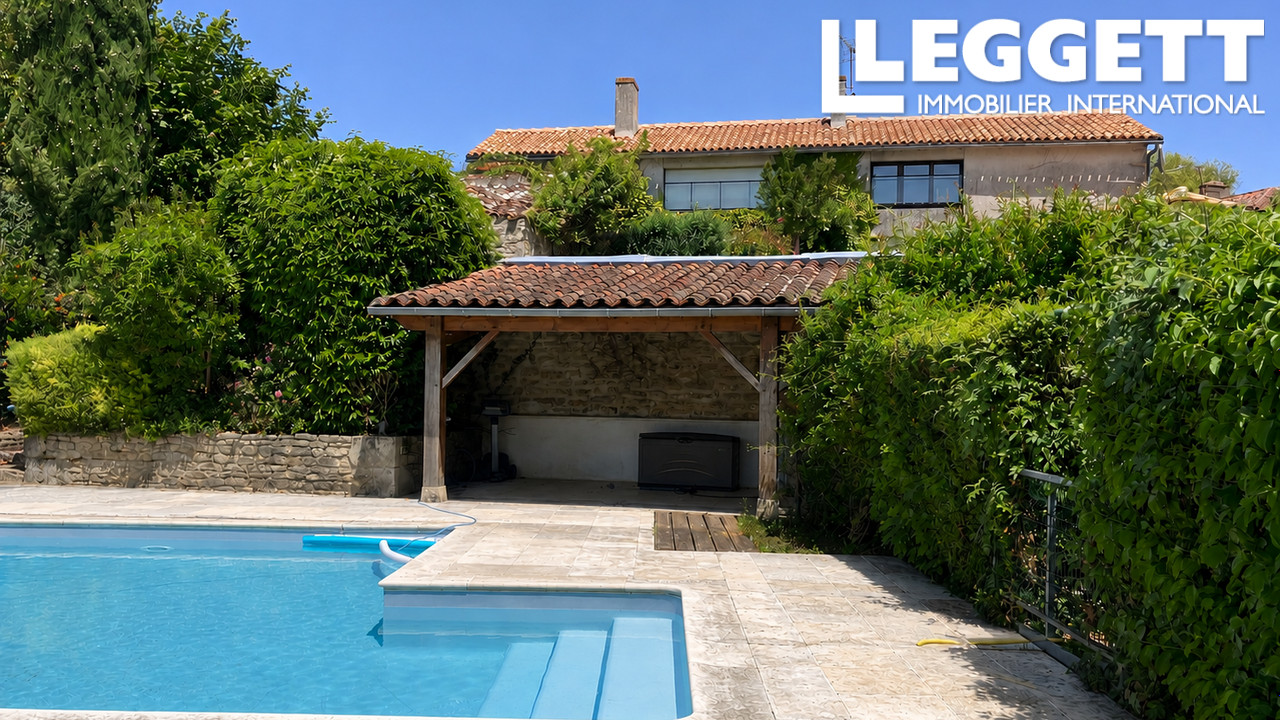 Maison 6 pièces 214 m² · à Jousse · 214 m² · 299 000 €