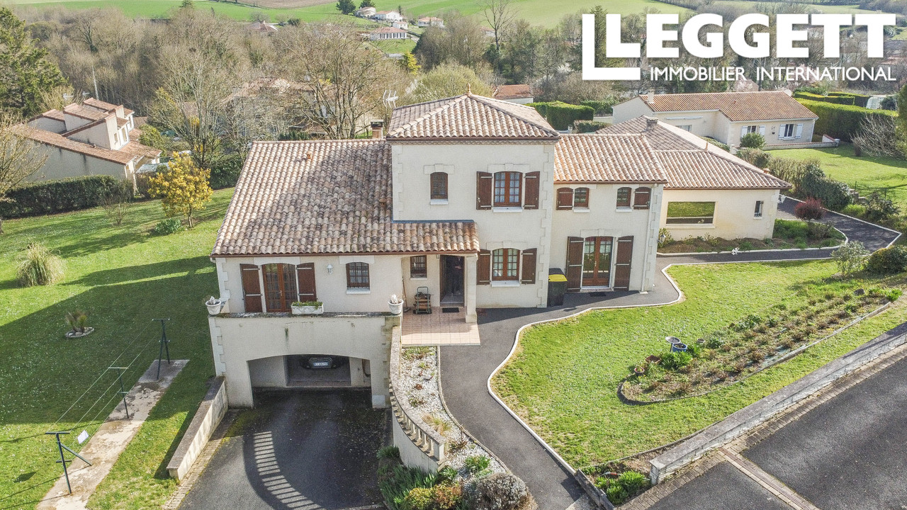 Maison 7 pièces 275 m² · à La Boixe · 275 m² · 319 900 €
