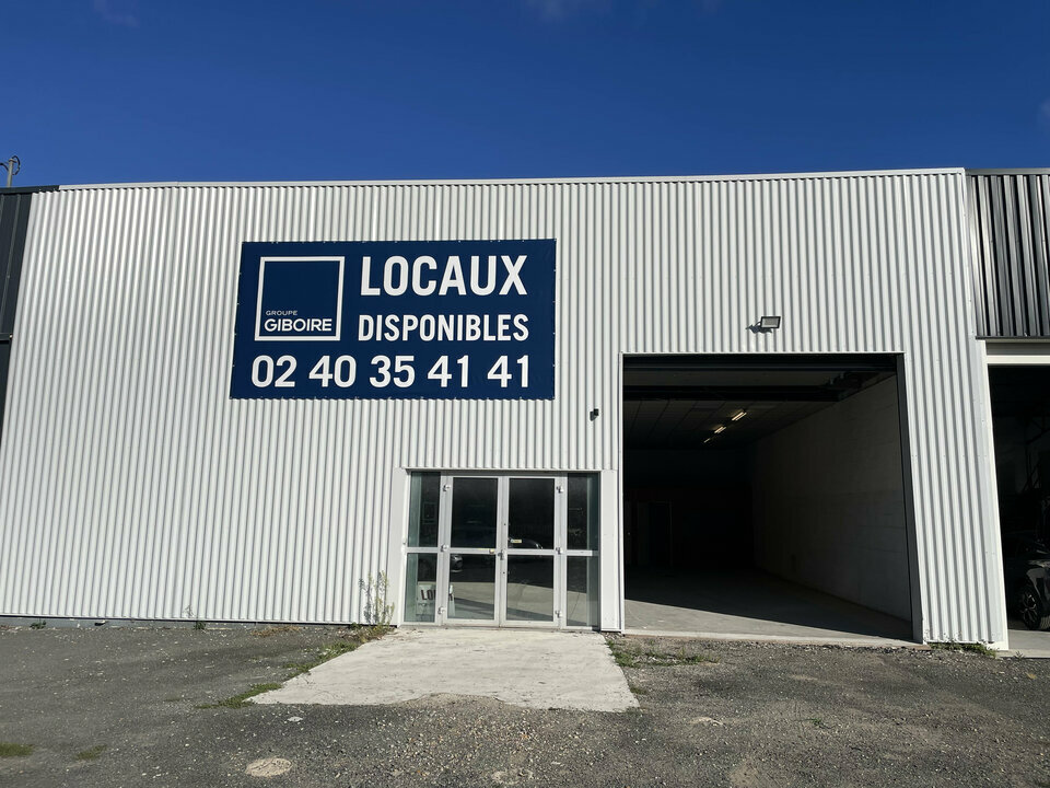 Local commercial 260 m² · à St Jean de Linieres · 260 m² · 1 400 €/mois