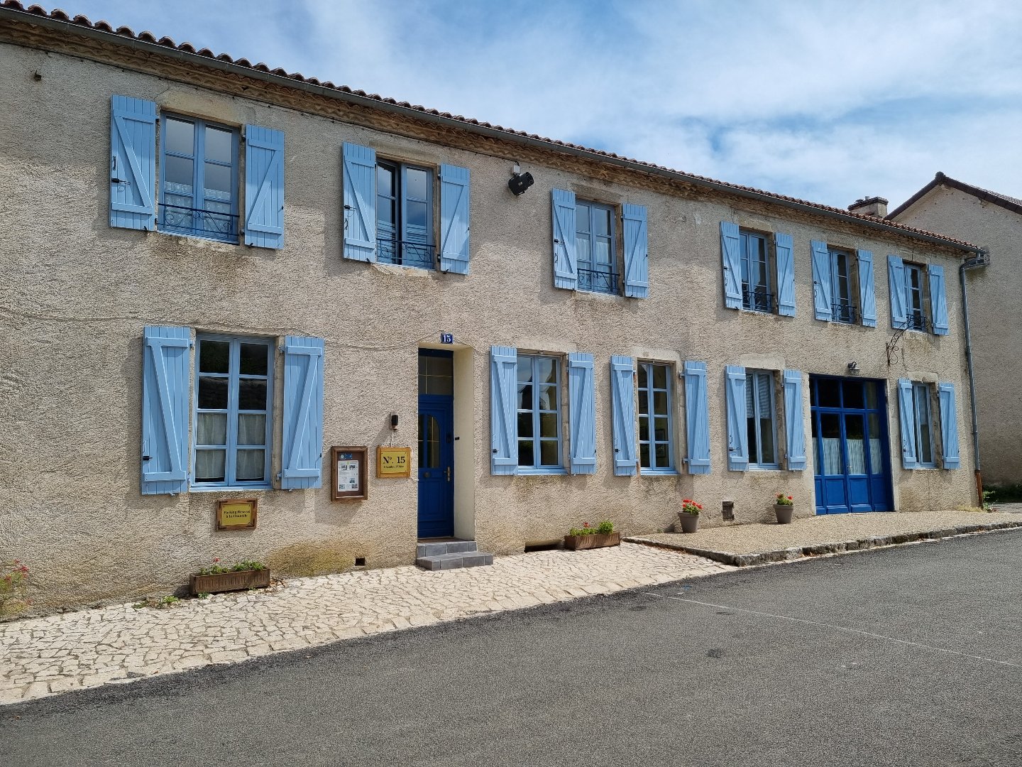 Maison 8 pièces 277 m² · à Charroux · 277 m² · 287 000 €