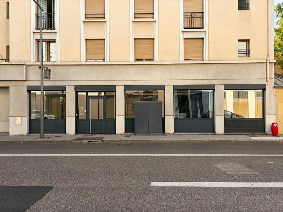 Local commercial 168 m² · à Tassin-la-Demi-Lune · 168 m² · 3 250 €/mois