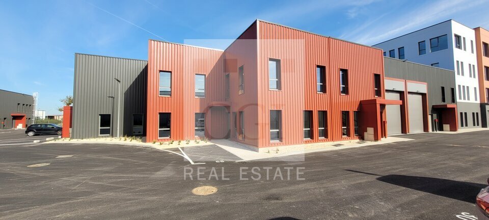 Local commercial 460 m² · à Chassieu · 460 m² · 4 667 €/mois