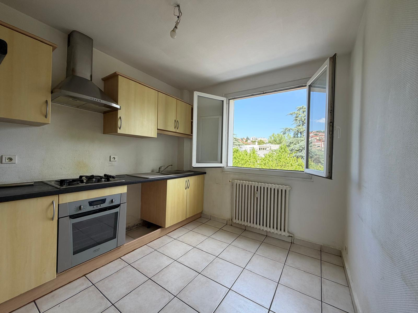 Appartement 3 pièces 66 m² · à St Etienne · 66 m² · 80 000 €