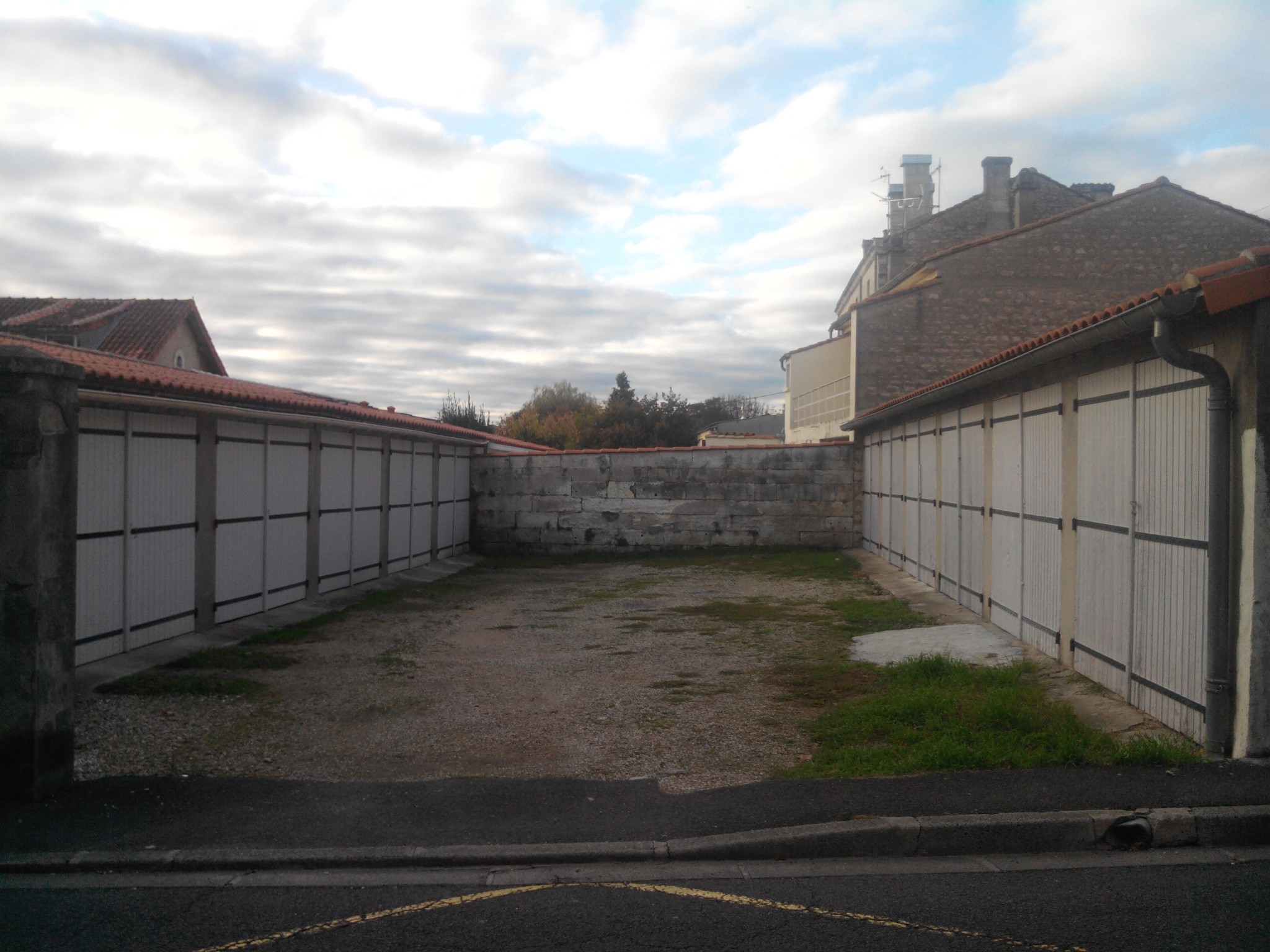 Parking 12 m² · à Angouleme · 12 m² · 85 €/mois