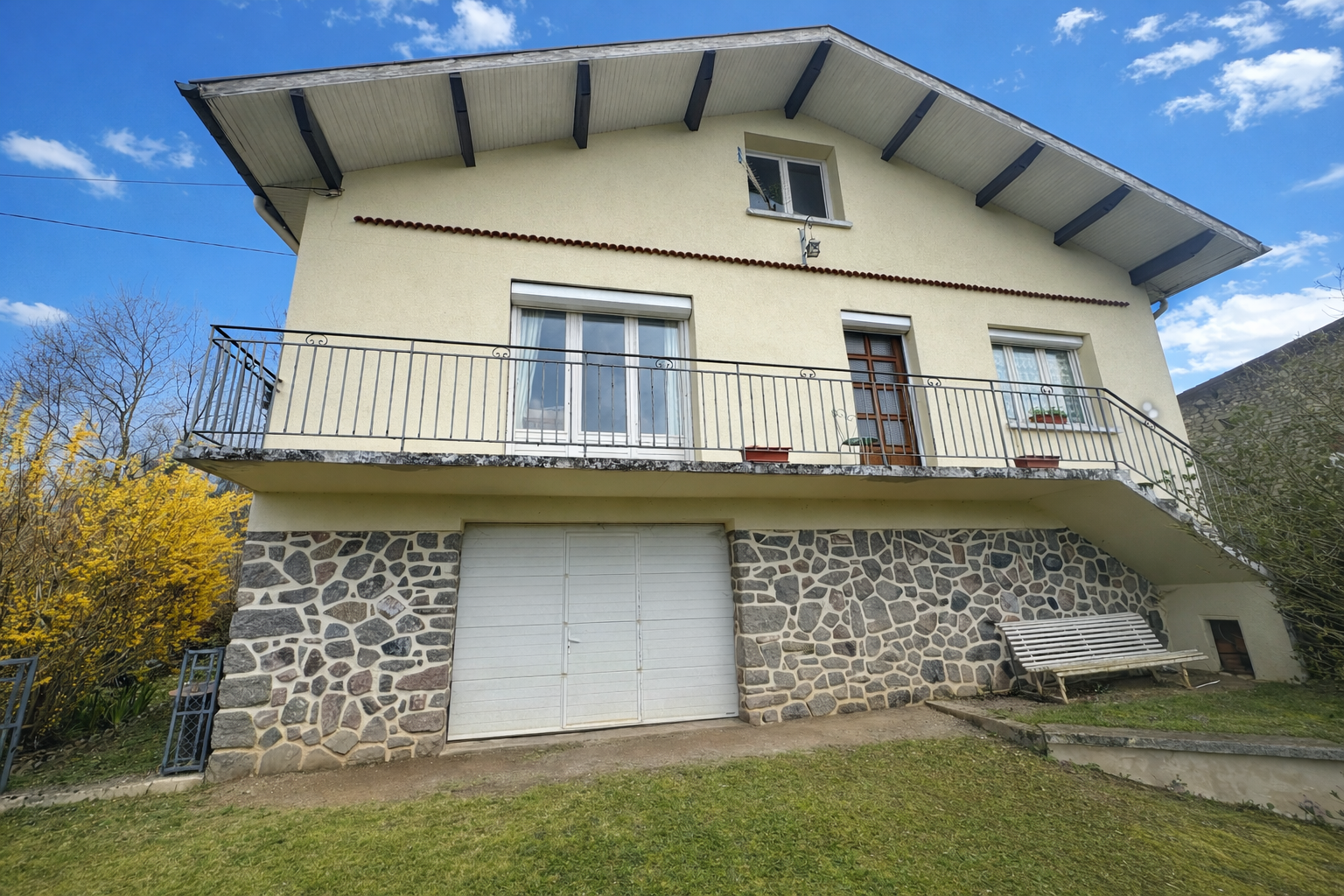 Maison 5 pièces 115 m² · à Celles sur Durolle · 115 m² · 135 000 €