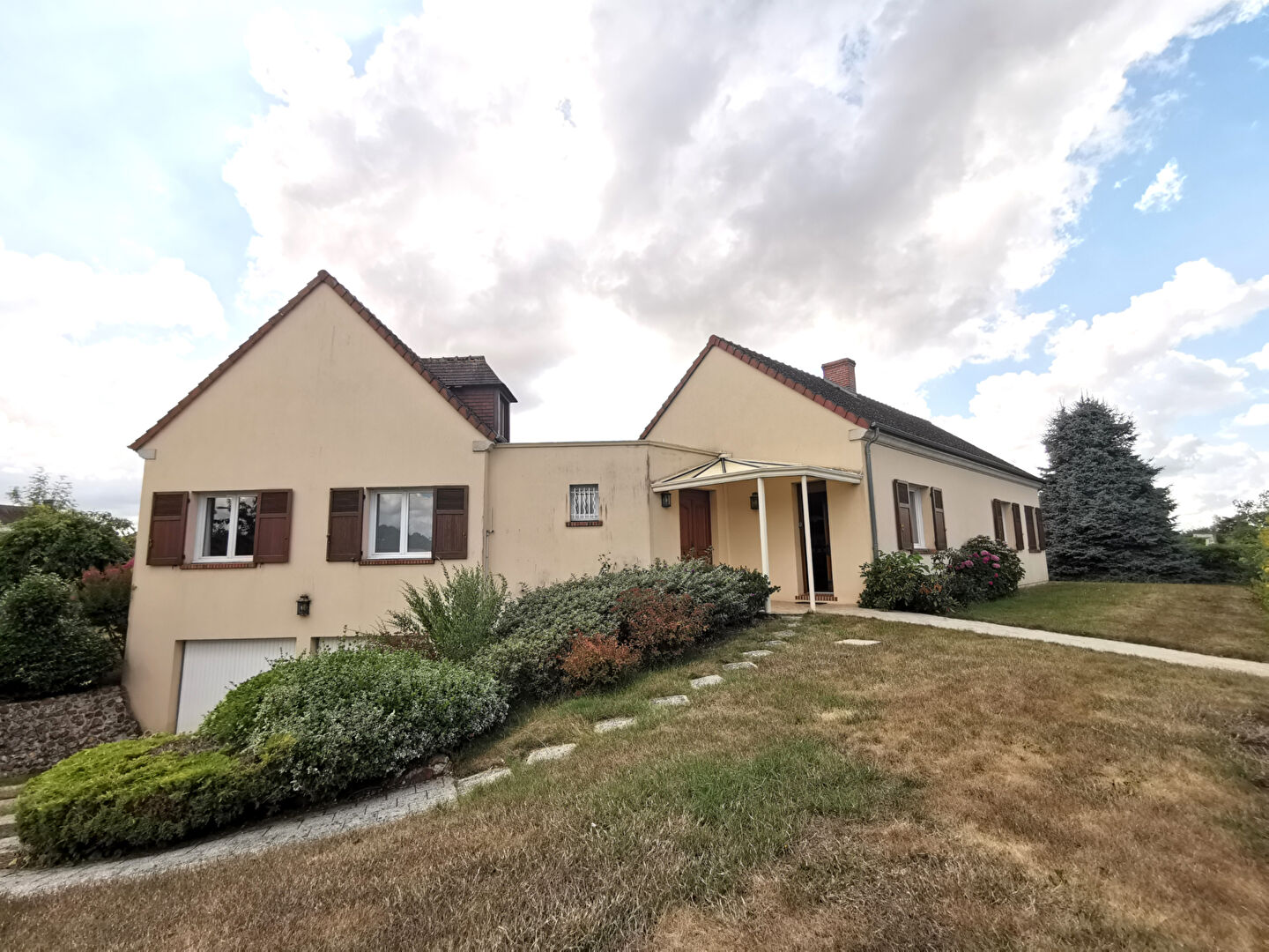 Maison 5 pièces 195 m² · à Brou · 195 m² · 271 500 €