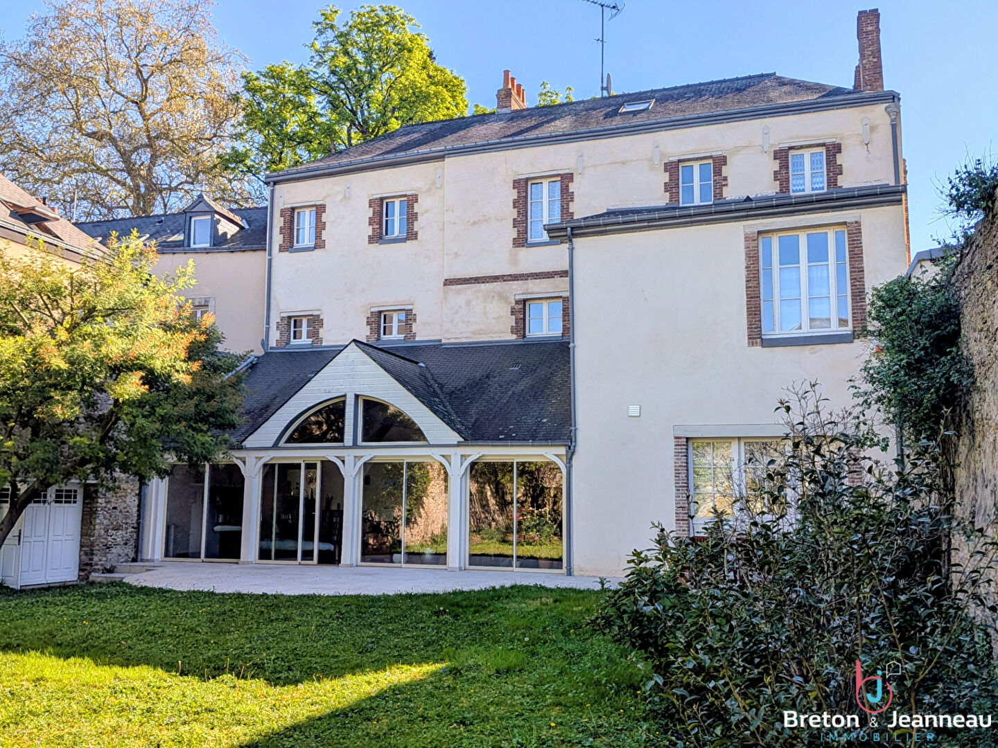 Maison 11 pièces 309 m² · à Laval · 309 m² · 748 800 €