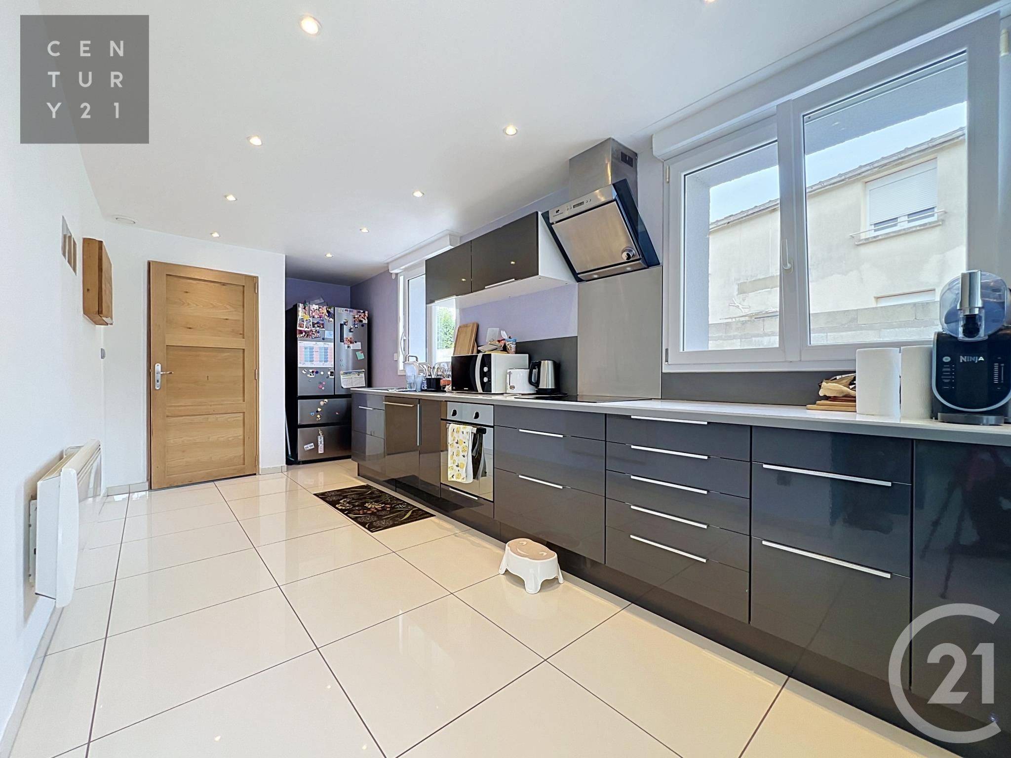 Maison 6 pièces 151 m² · à Sainte-Savine · 151 m² · 220 000 €