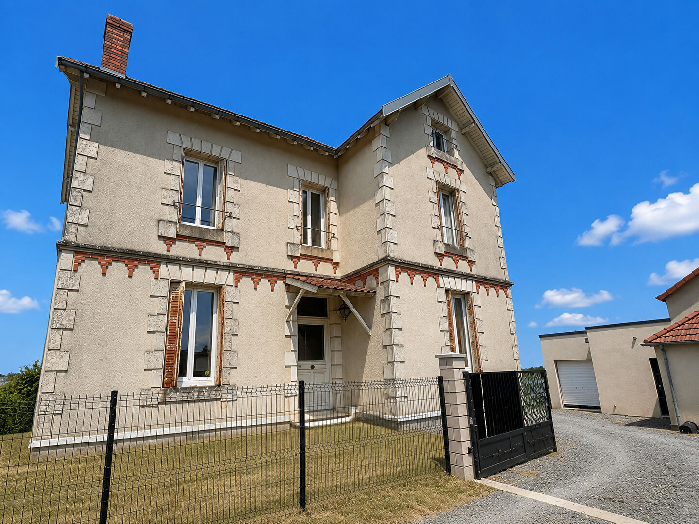 Maison 5 pièces 122 m² · à La Villedieu du Clain · 122 m² · 169 600 €