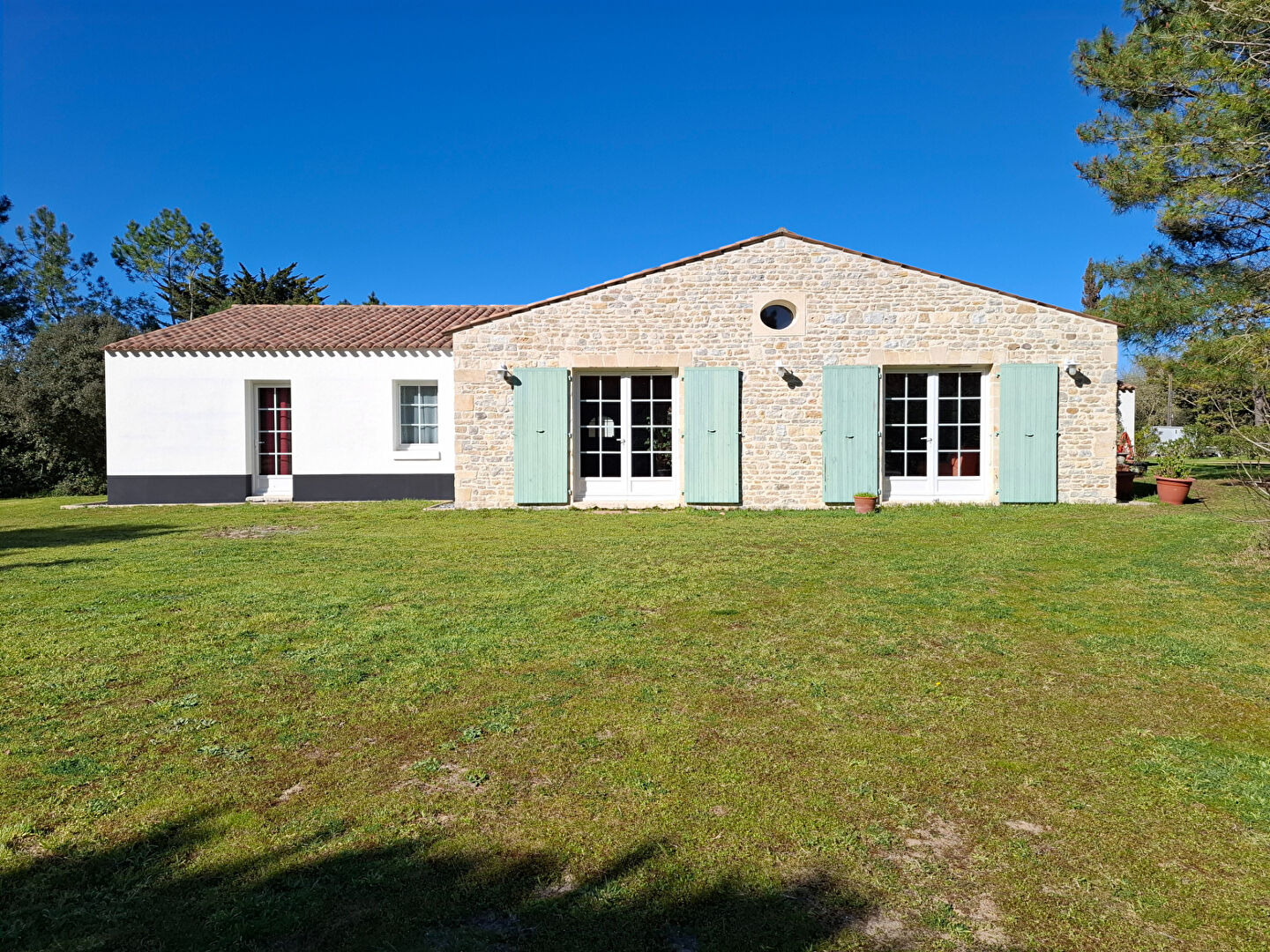 Maison 8 pièces 200 m² · à St Georges D Oleron · 200 m² · 970 000 €