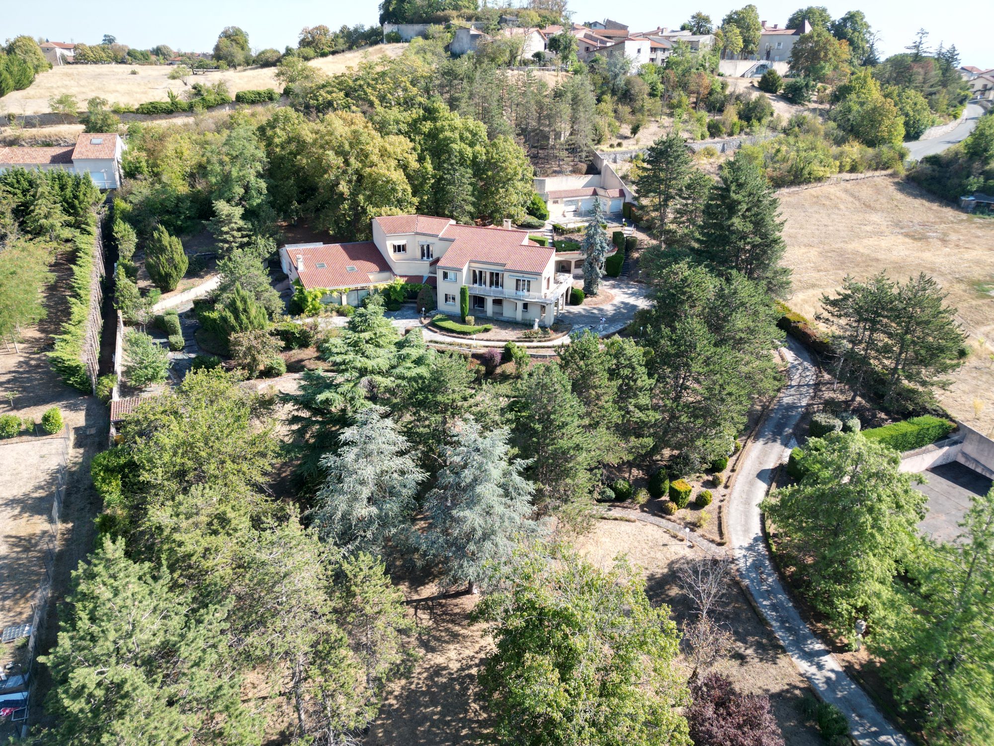 Maison 14 pièces 479 m² · à Beauregard L Eveque · 479 m² · 546 000 €