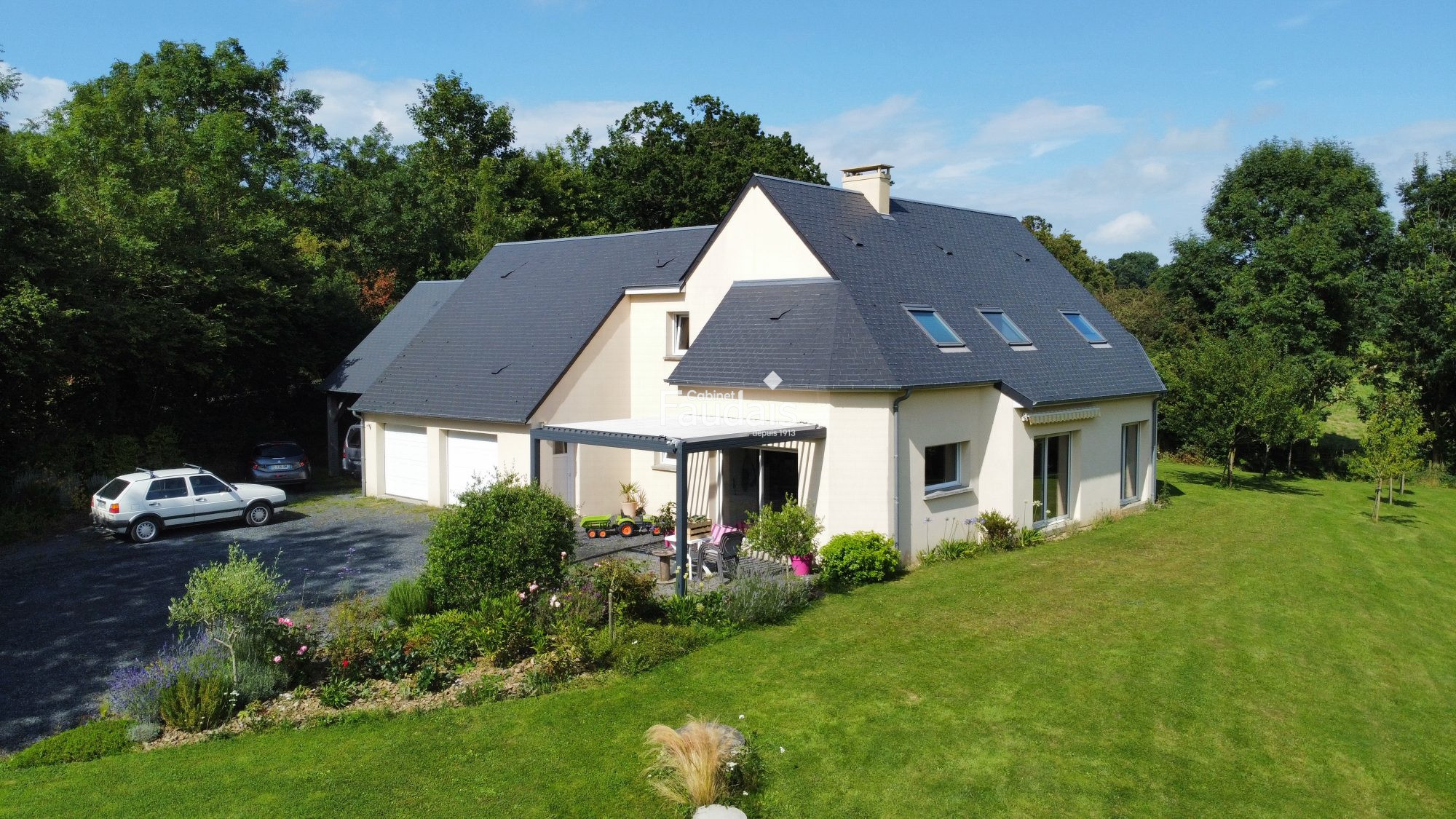 Maison 8 pièces 160 m² · à La Barre de Semilly · 160 m² · 396 000 €