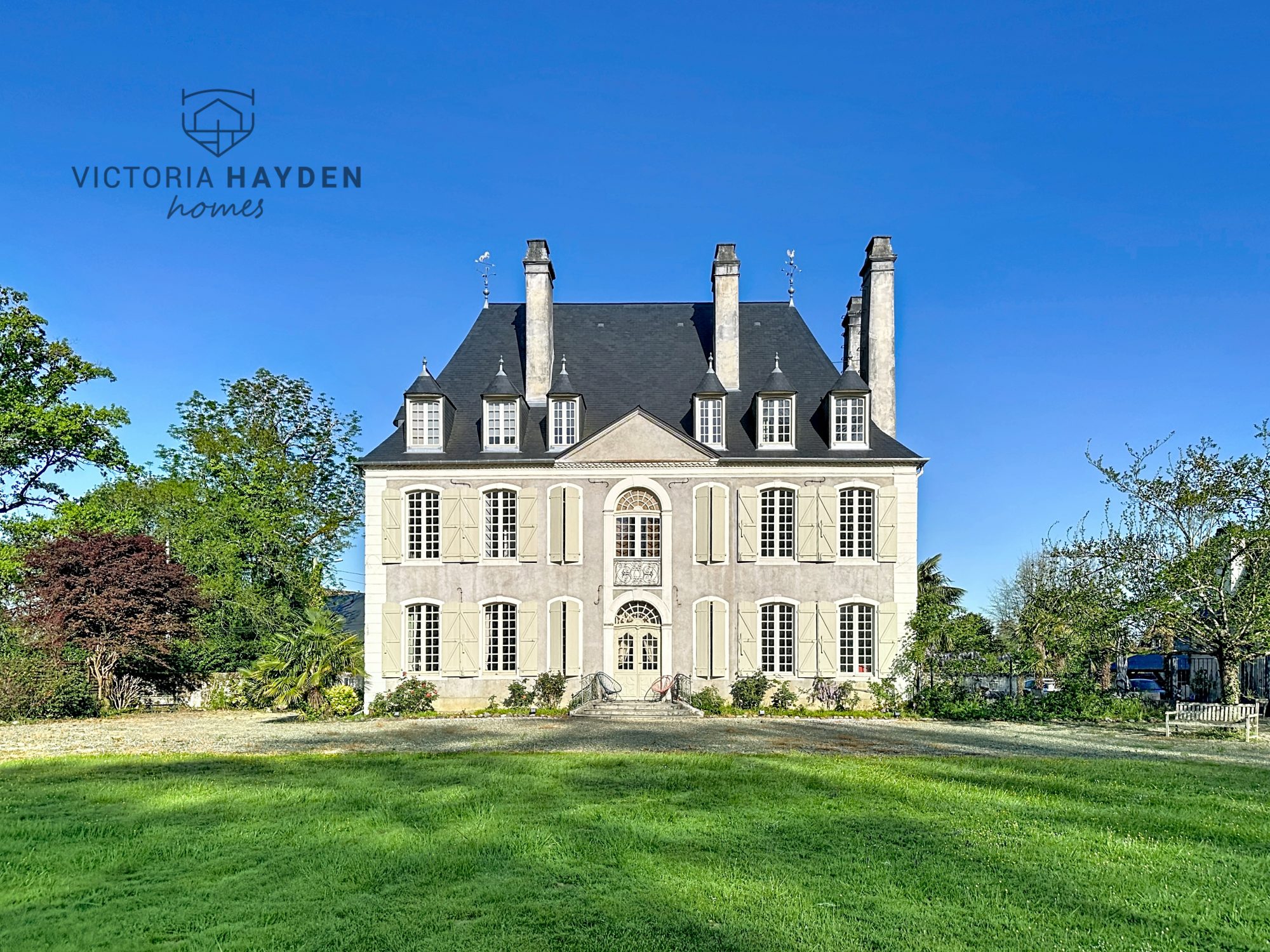 Maison 9 pièces 383 m² · à Pau · 383 m² · 695 000 €