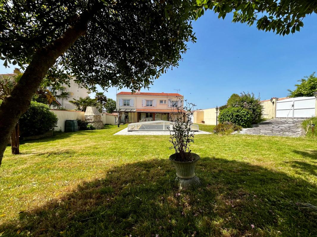 Maison 6 pièces 155 m² · à L Houmeau · 155 m² · 462 000 €