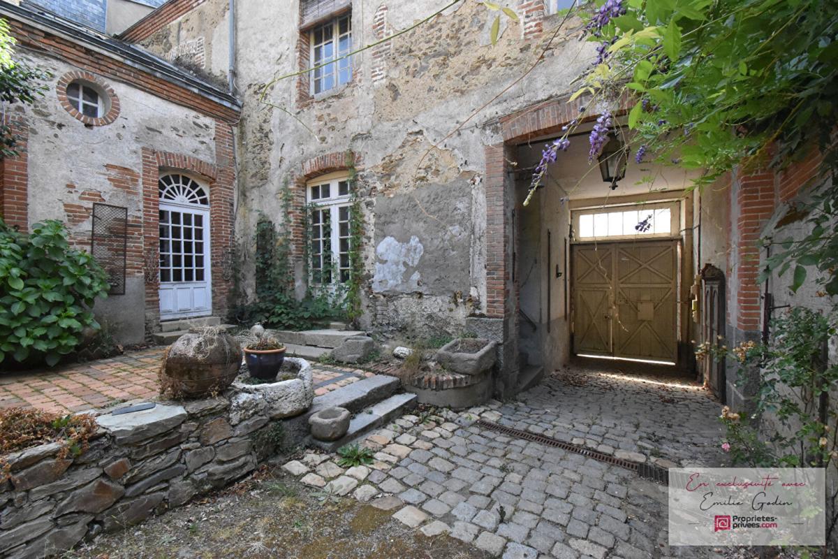 Maison 13 pièces 345 m² · à Chemille en Anjou · 345 m² · 280 800 €