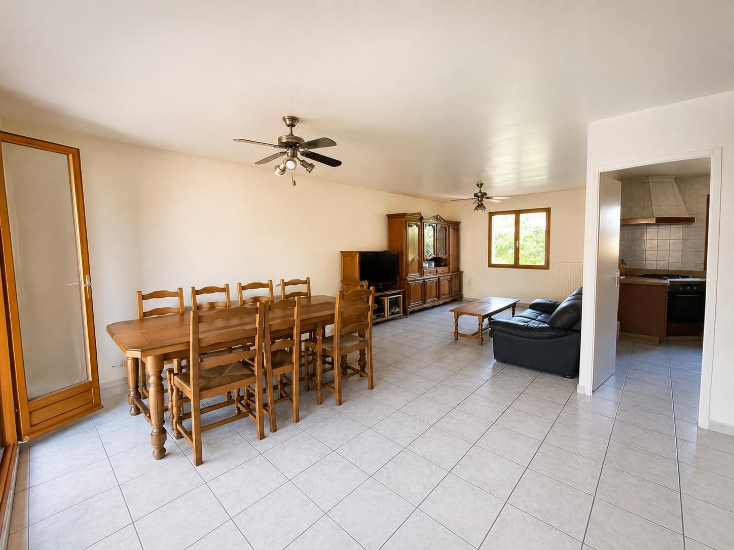 Appartement 5 pièces 101 m² · à Vaulx en Velin · 101 m² · 250 000 €