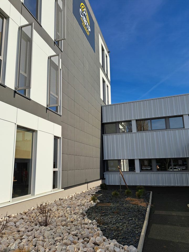 Local commercial 35 m² · à Clermont Ferrand · 35 m² · 758 €/mois