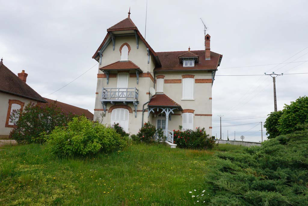 Maison 9 pièces 213 m² · à Le Donjon · 213 m² · 389 000 €