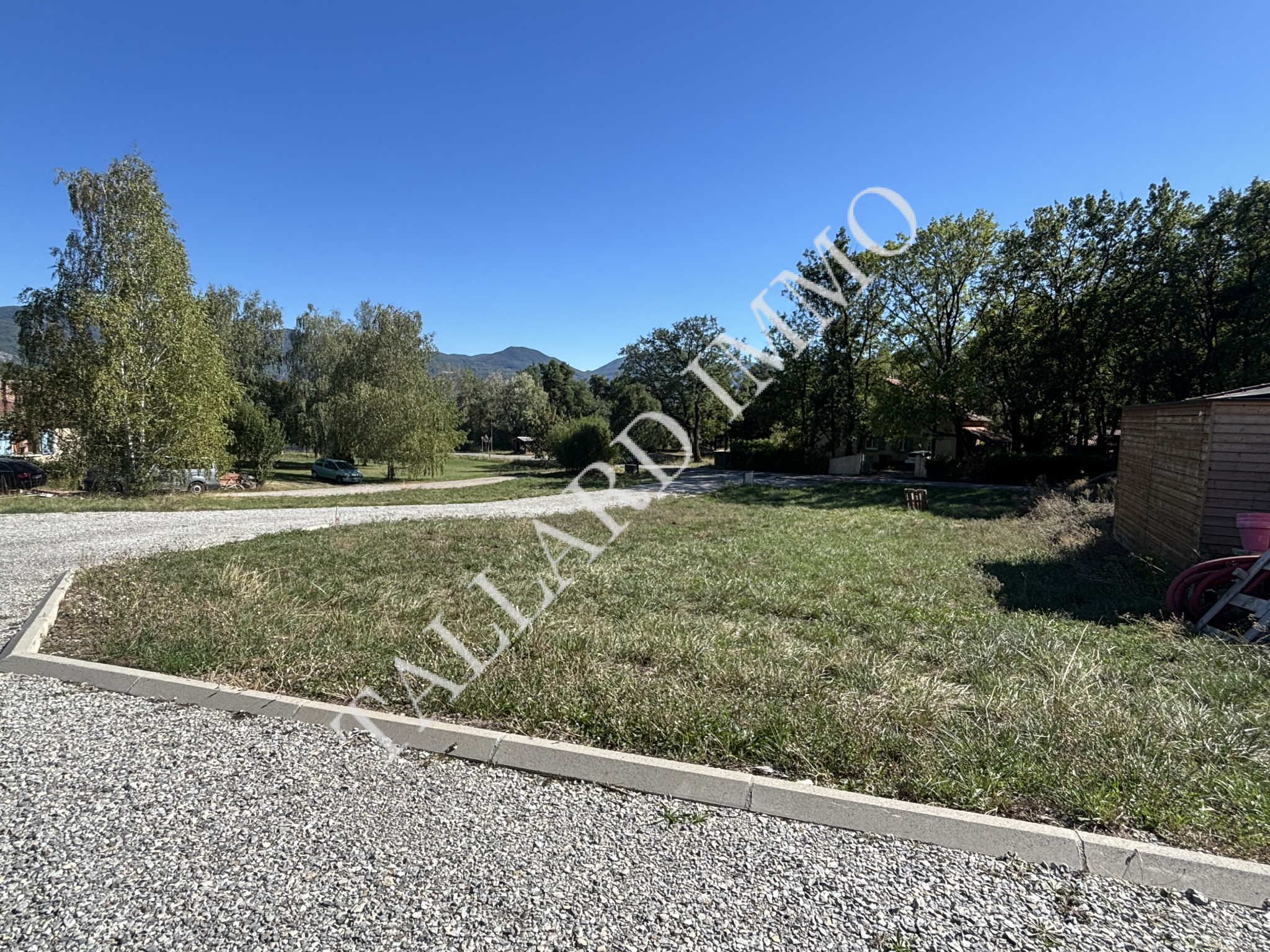 Achat Terrain 717m² TALLARD 05130 - Vue 2
