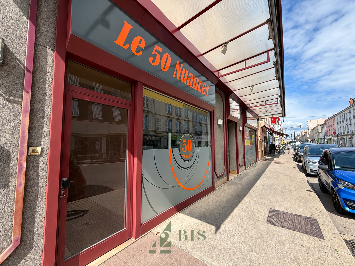 Local commercial 252 m² · à Le Coteau · 252 m² · 1 840 €/mois