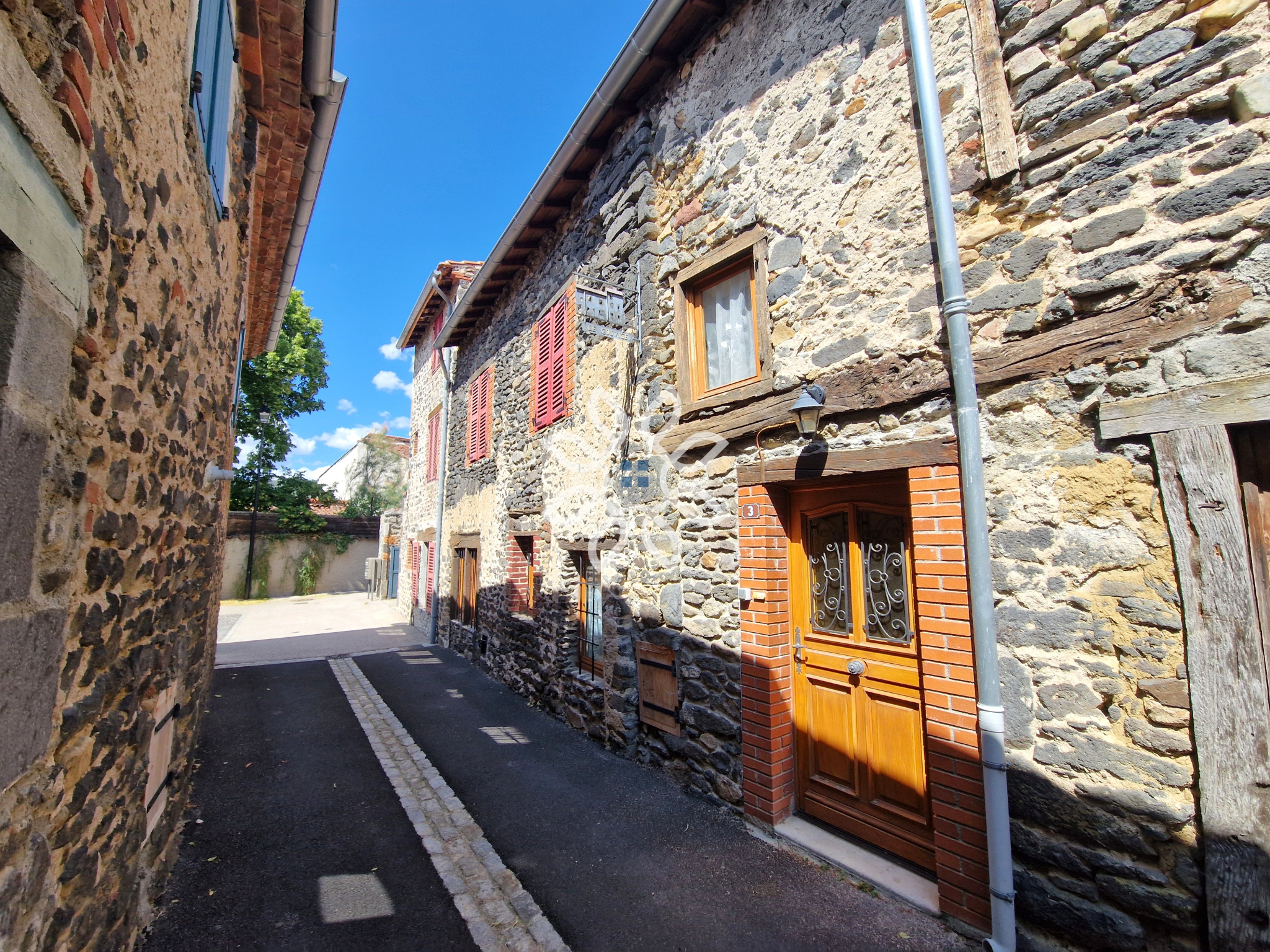 Maison 6 pièces 158 m² · à Lamothe · 158 m² · 102 000 €