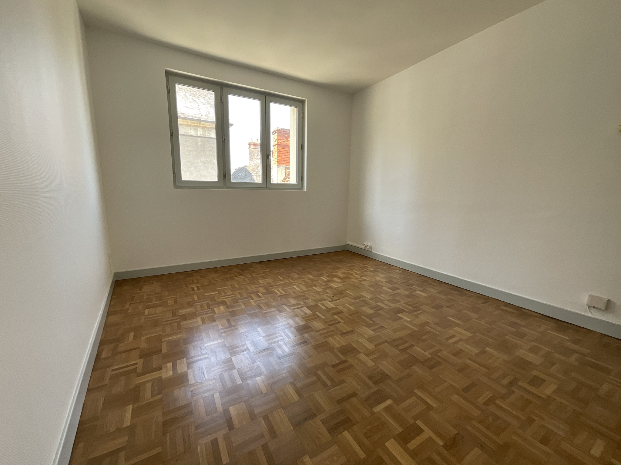 Appartement – BOURGES CHER CENTRE-VAL-DE-LOIRE - Vue 2