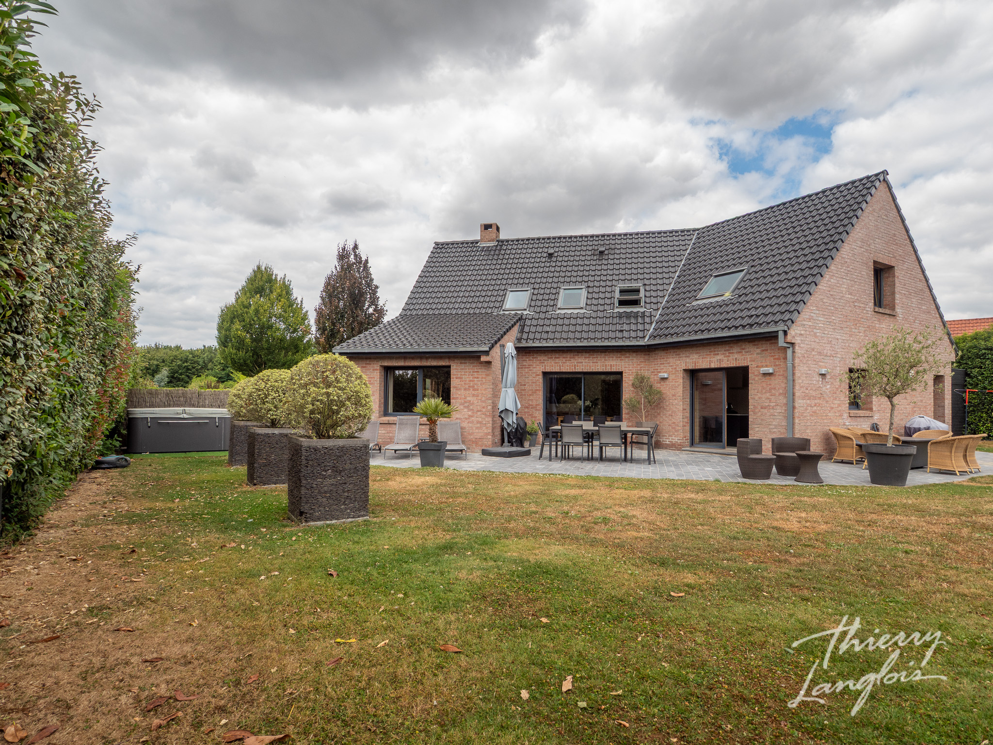 Maison 10 pièces 210 m² · à Camphin en Pevele · 210 m² · 945 000 €