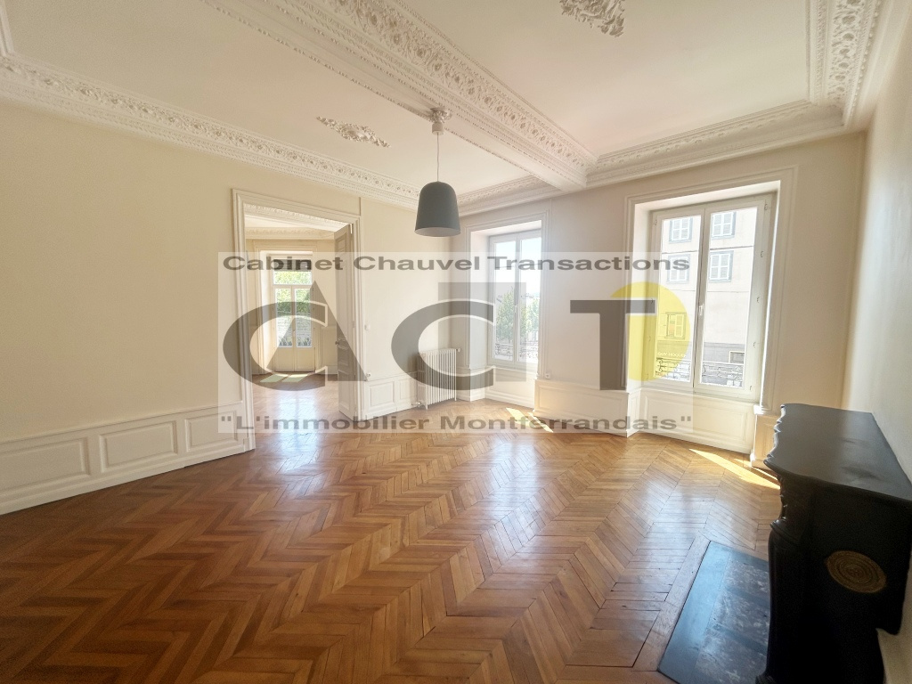 Appartement 7 pièces 176 m² · à Clermont Ferrand · 176 m² · 1 500 €/mois