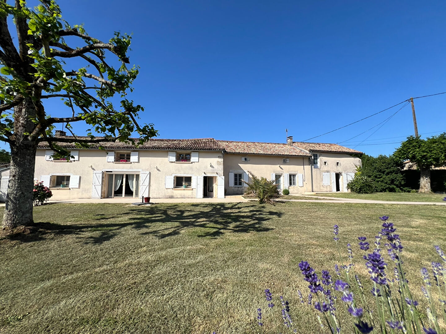 Maison 5 pièces 227 m² · à Brux · 227 m² · 210 000 €