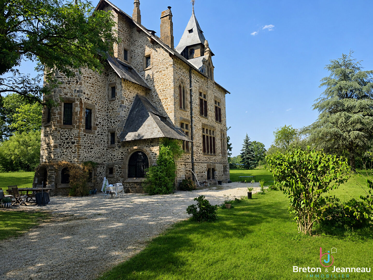 Maison 16 pièces 491 m² · à Mayenne · 491 m² · 749 200 €