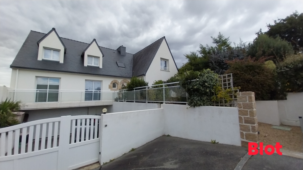 Maison 8 pièces 243 m² · à Guidel · 243 m² · 592 800 €