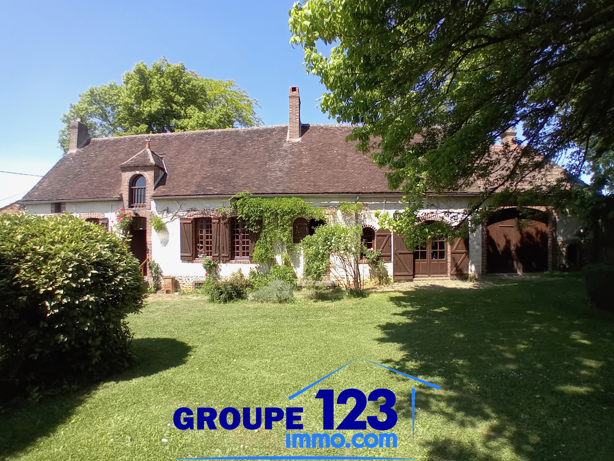 Maison 8 pièces 245 m² · à St Maurice le Vieil · 245 m² · 392 000 €