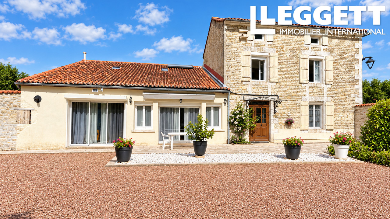 Maison 10 pièces 227 m² · à Vervant · 227 m² · 260 000 €
