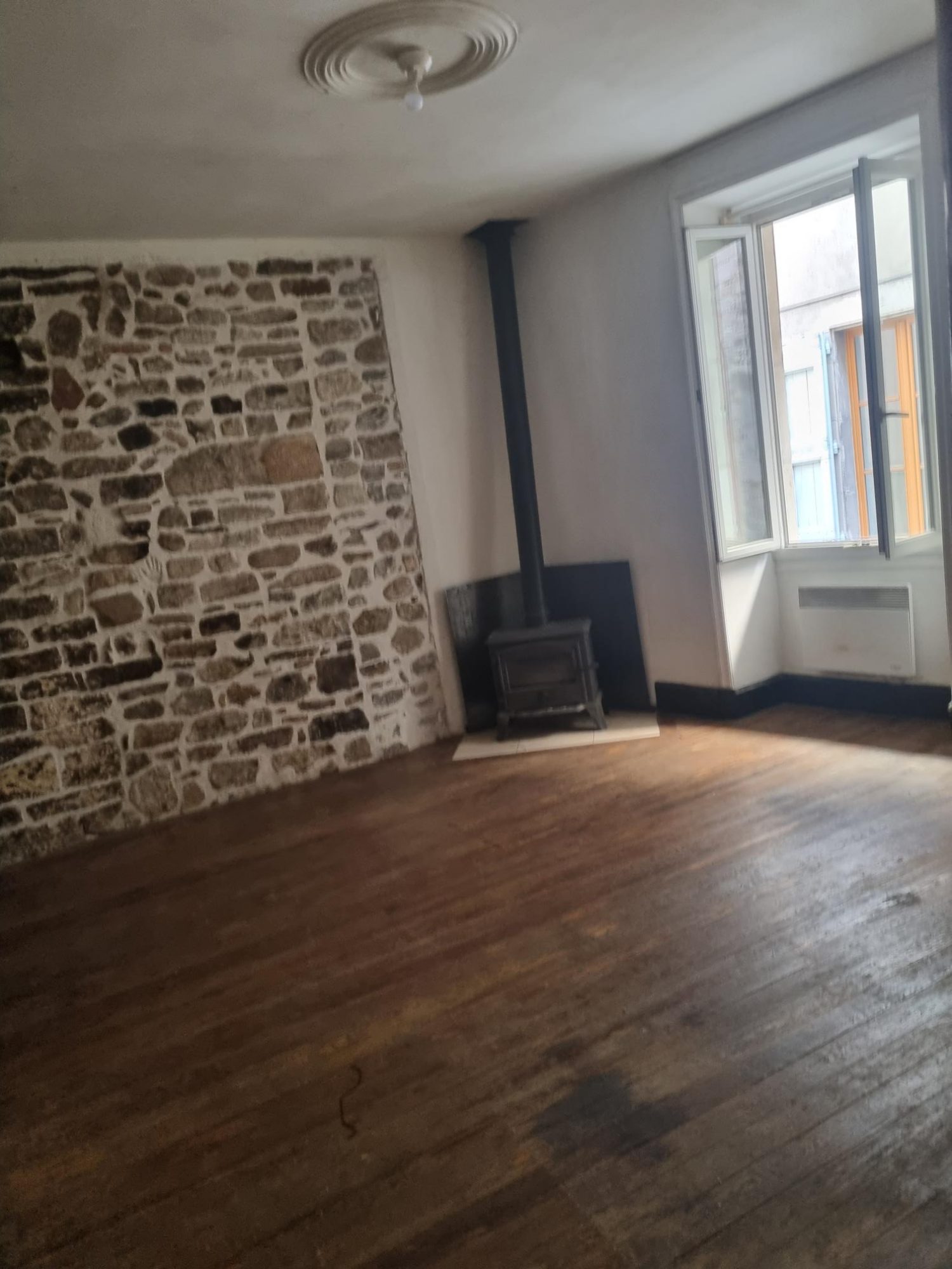 Maison 5 pièces 71 m² · à Les Vans · 71 m² · 516 €/mois