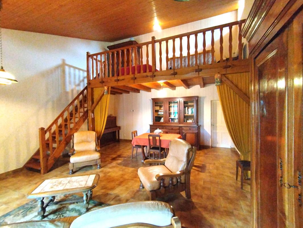 Maison 6 pièces 160 m² · à Pamproux · 160 m² · 187 400 €