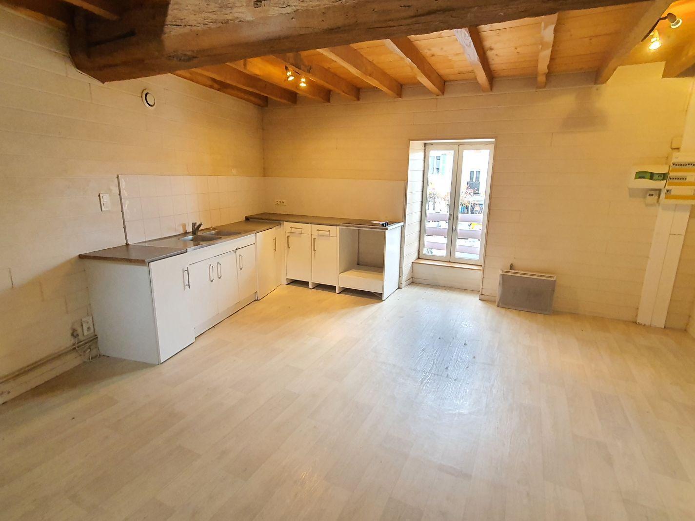 Appartement 3 pièces 94 m² · à Chalamont · 94 m² · 650 €/mois