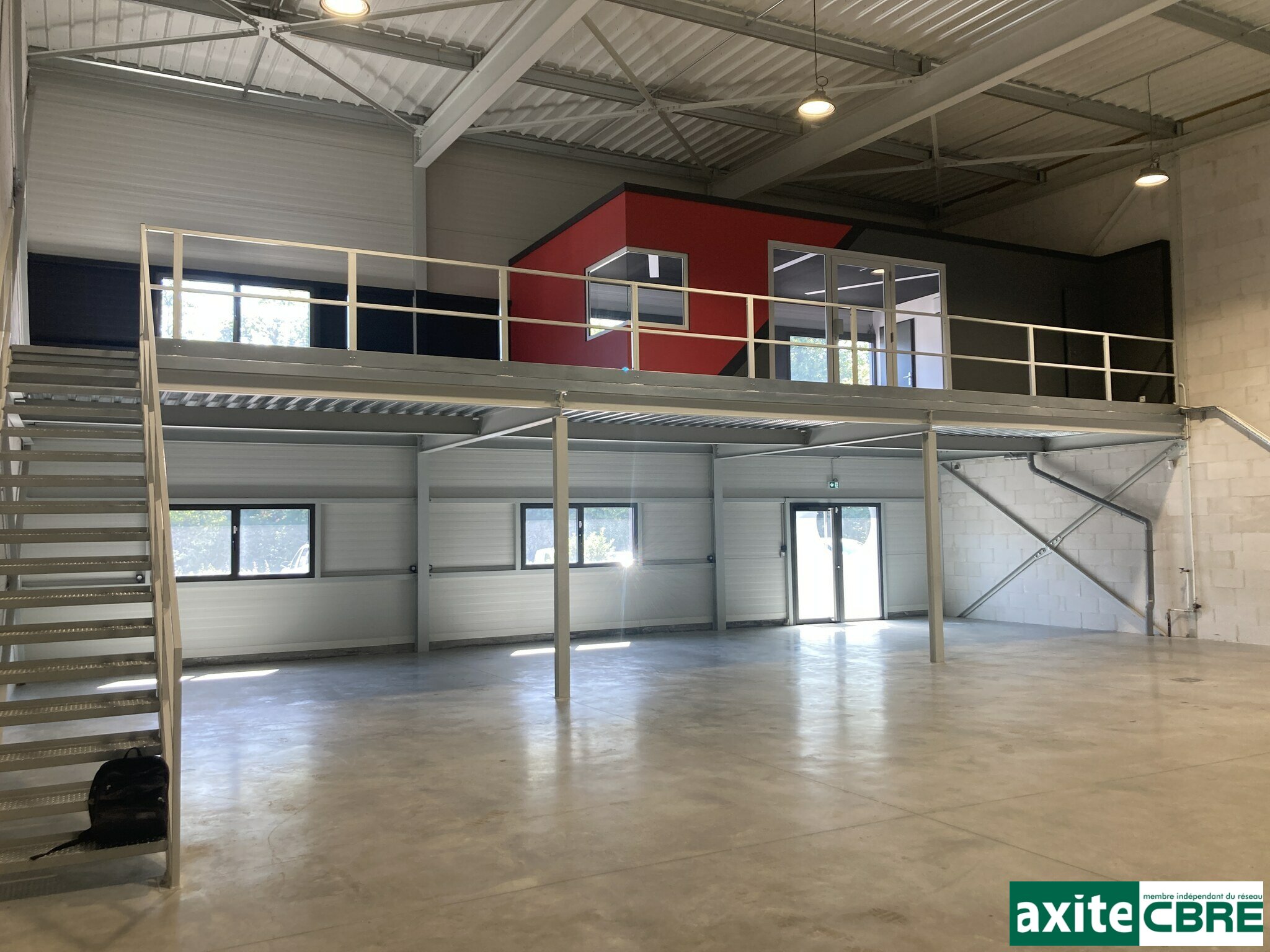 Local commercial 300 m² · à Voiron · 300 m² · 2 167 €/mois