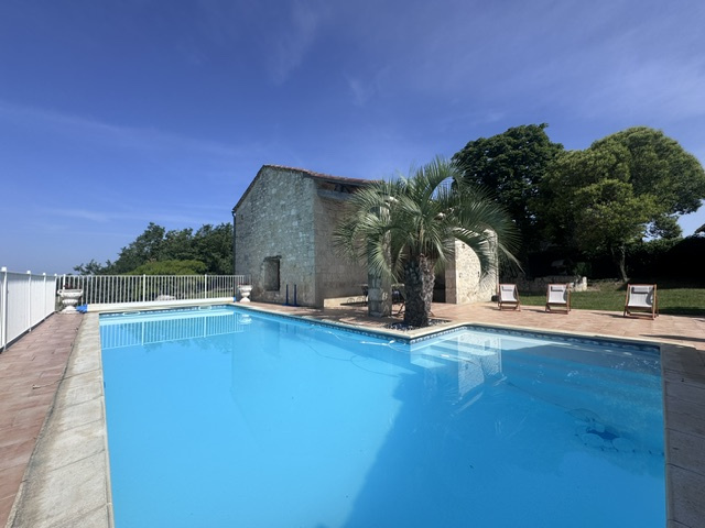 Maison 8 pièces 220 m² · à Moncrabeau · 220 m² · 420 000 €