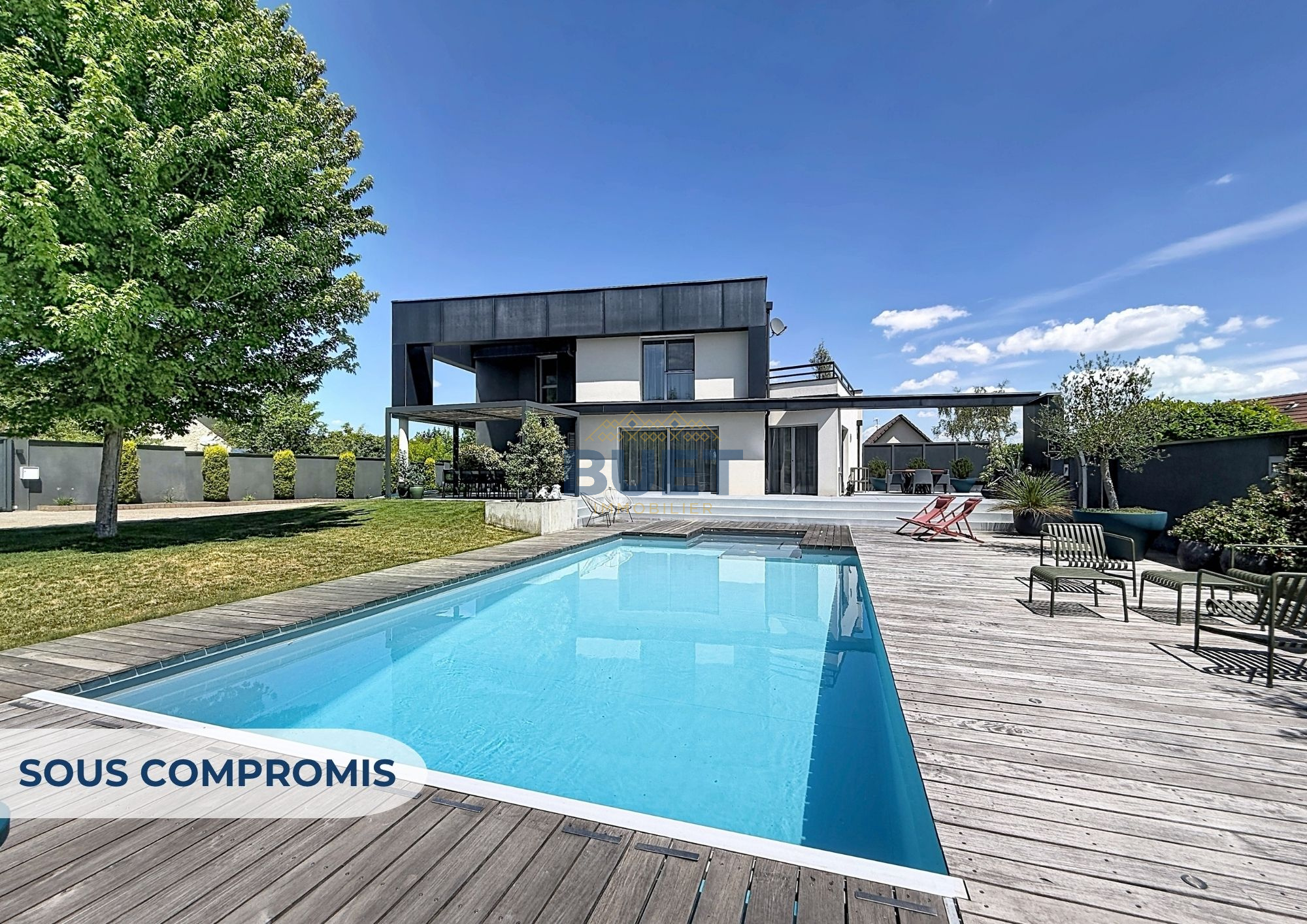 Maison 8 pièces 245 m² · à Ahuy · 245 m² · 1 150 000 €