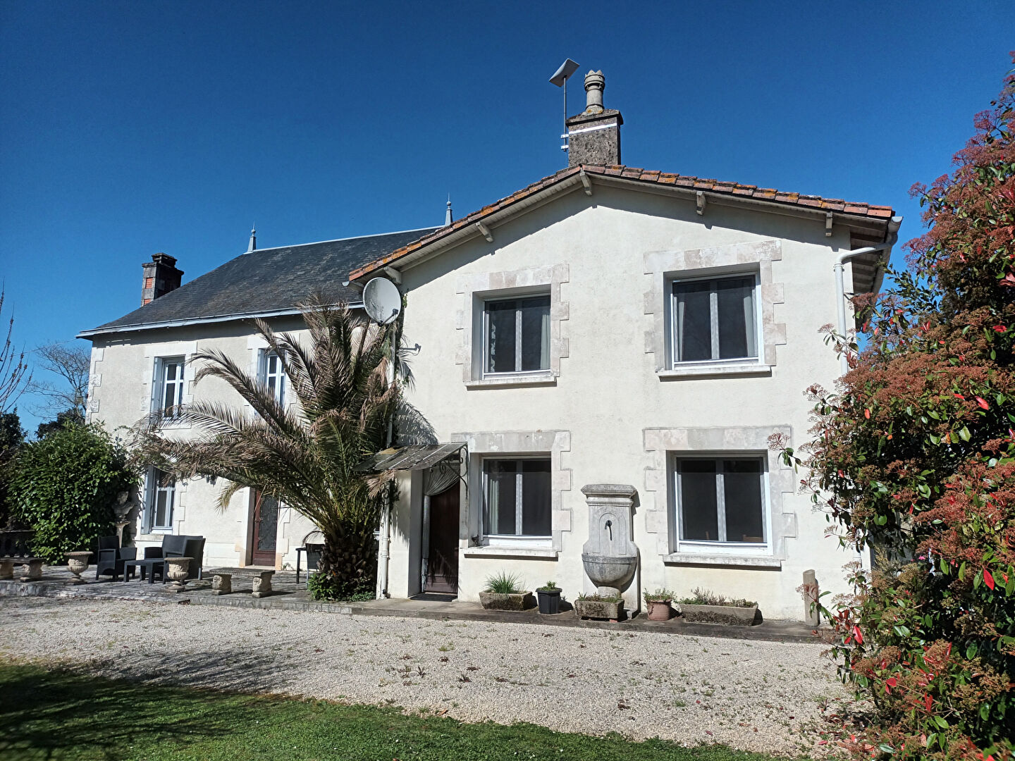 Maison 10 pièces 368 m² · à Savigne · 368 m² · 435 000 €