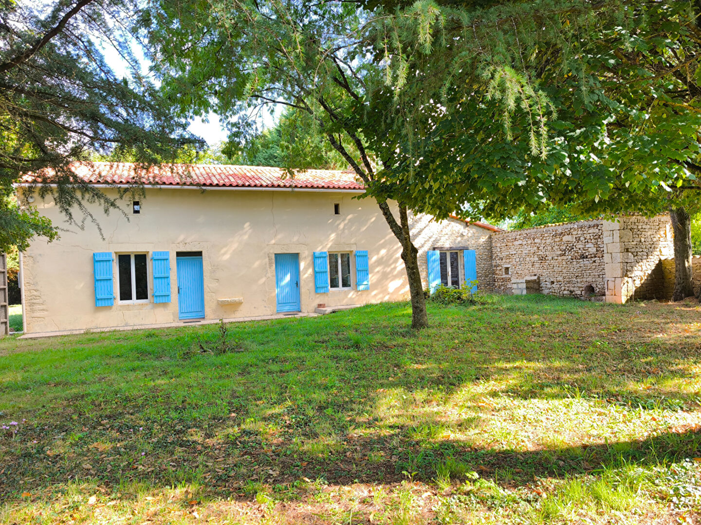 Maison 5 pièces 153 m² · à Brux · 153 m² · 150 000 €