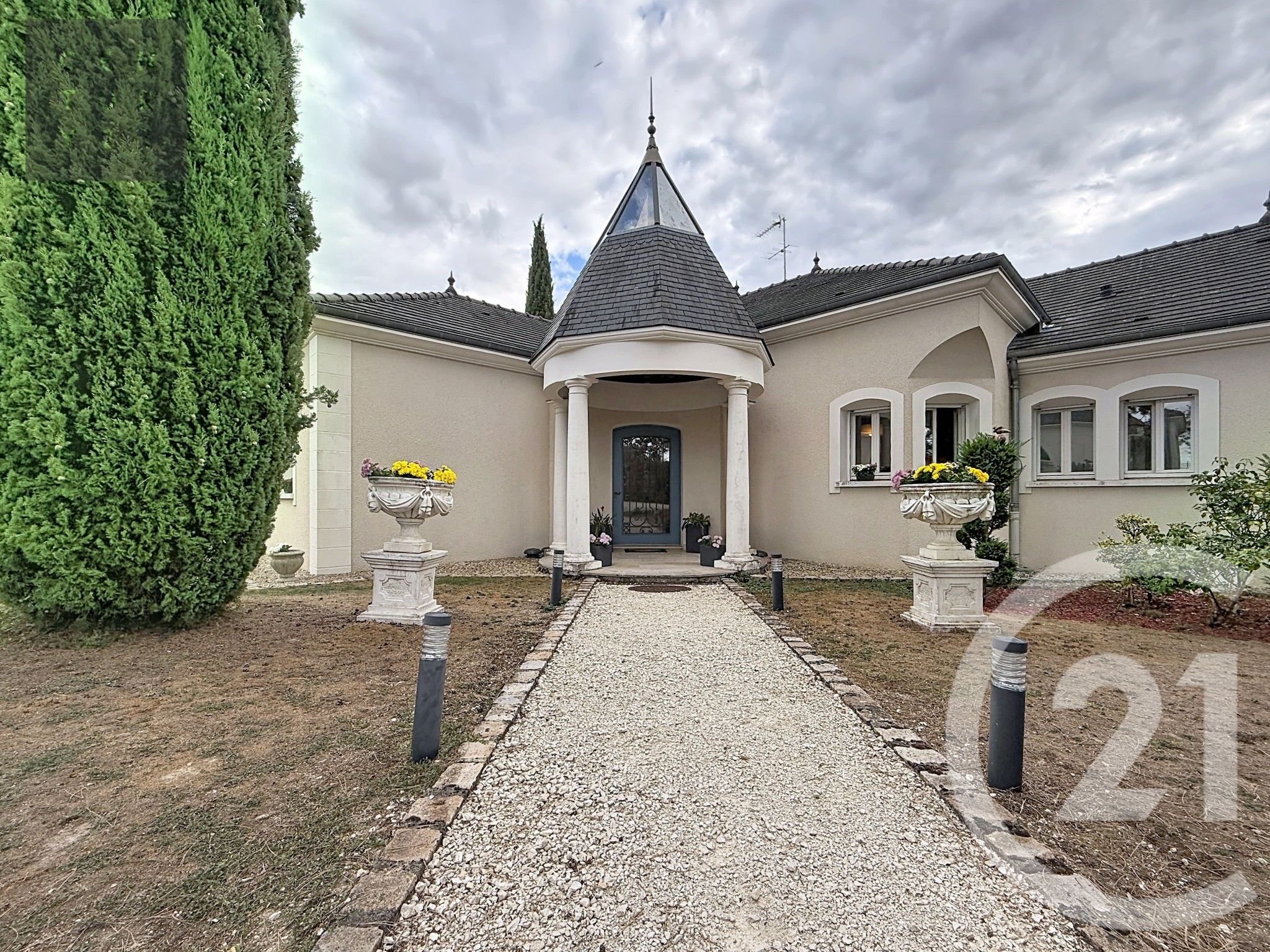 Maison 7 pièces 367 m² · à Charmont sous Barbuise · 367 m² · 552 000 €