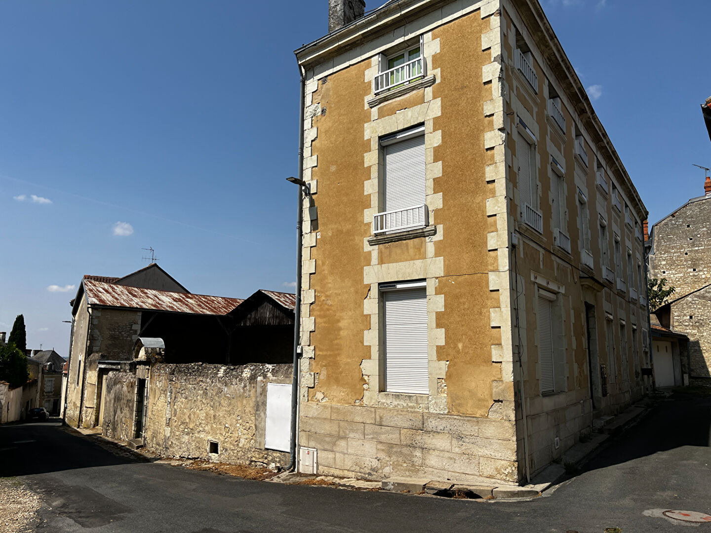 Immeuble 292 m² · à Mirebeau · 292 m² · 305 000 €