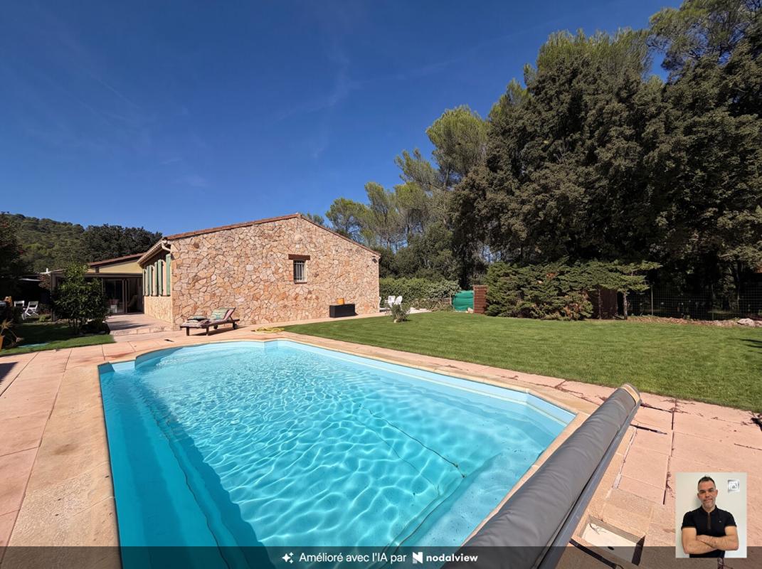 Maison 5 pièces 155 m² · à Gareoult · 155 m² · 540 000 €