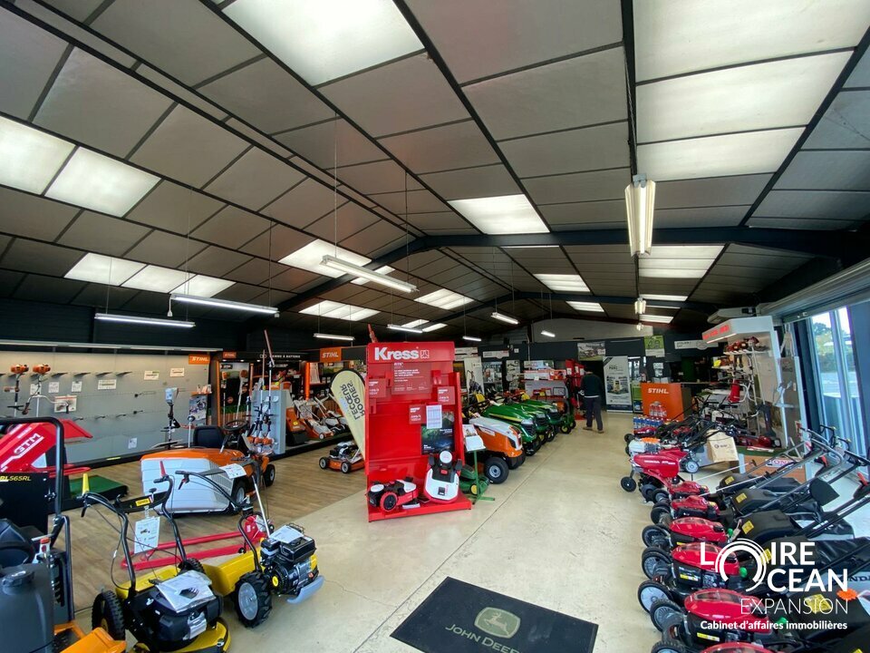 Local commercial 575 m² · à Fontenay le Comte · 575 m² · 450 500 €