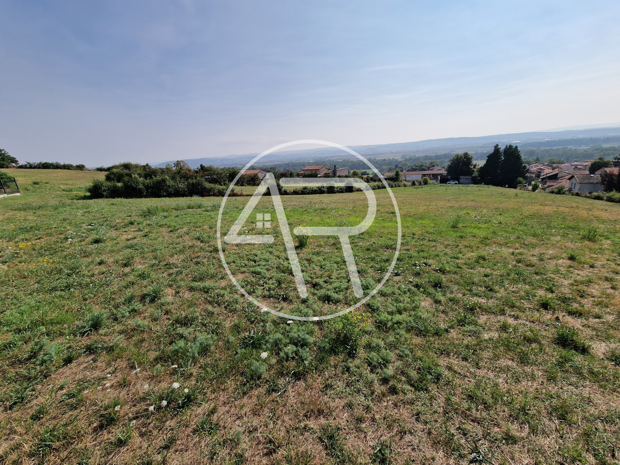 Terrain 1763 m² · à Y · 1 763 m² · 42 000 €