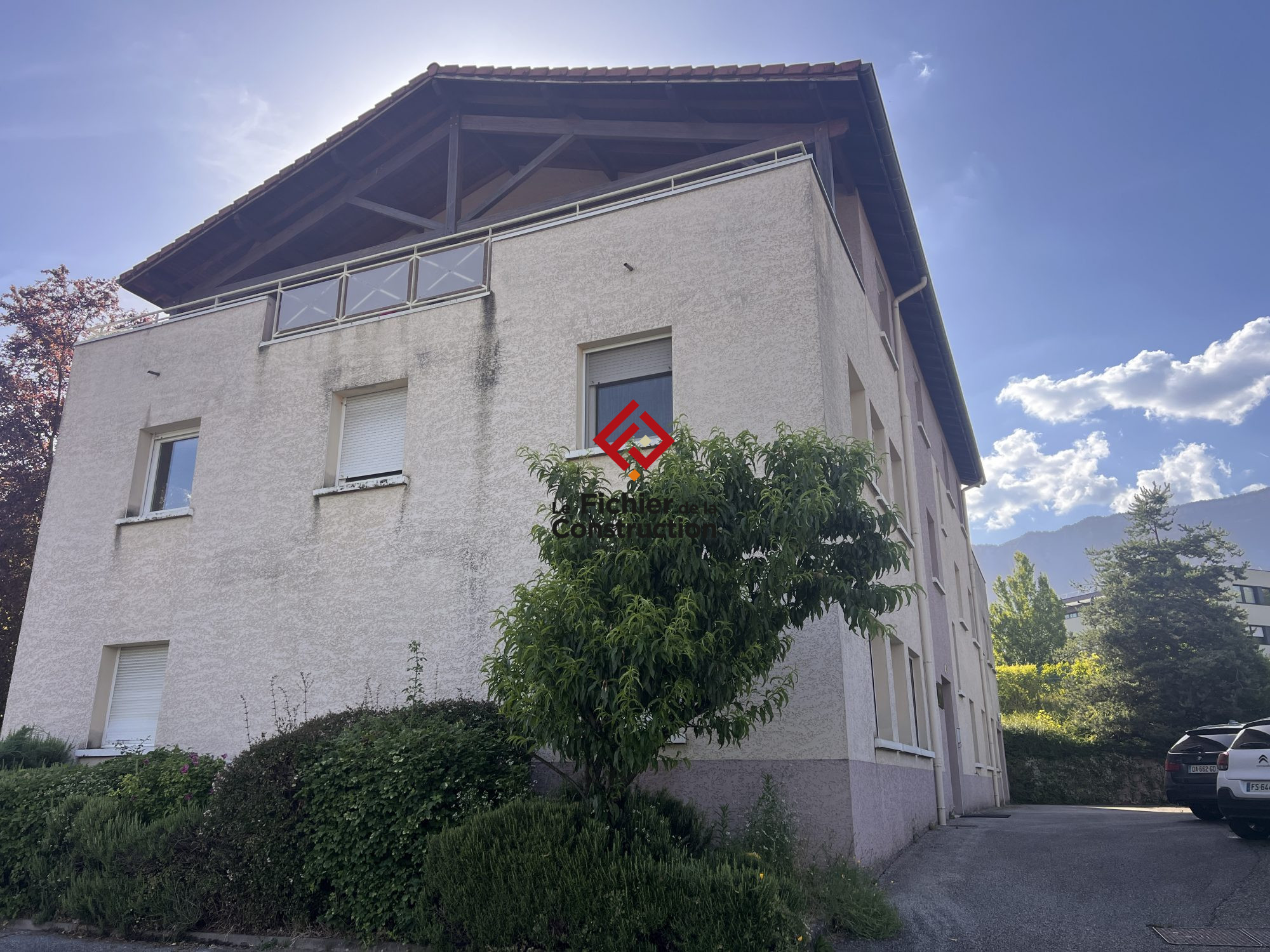 Local commercial 572 m² · à St Ismier · 572 m² · 1 100 000 €
